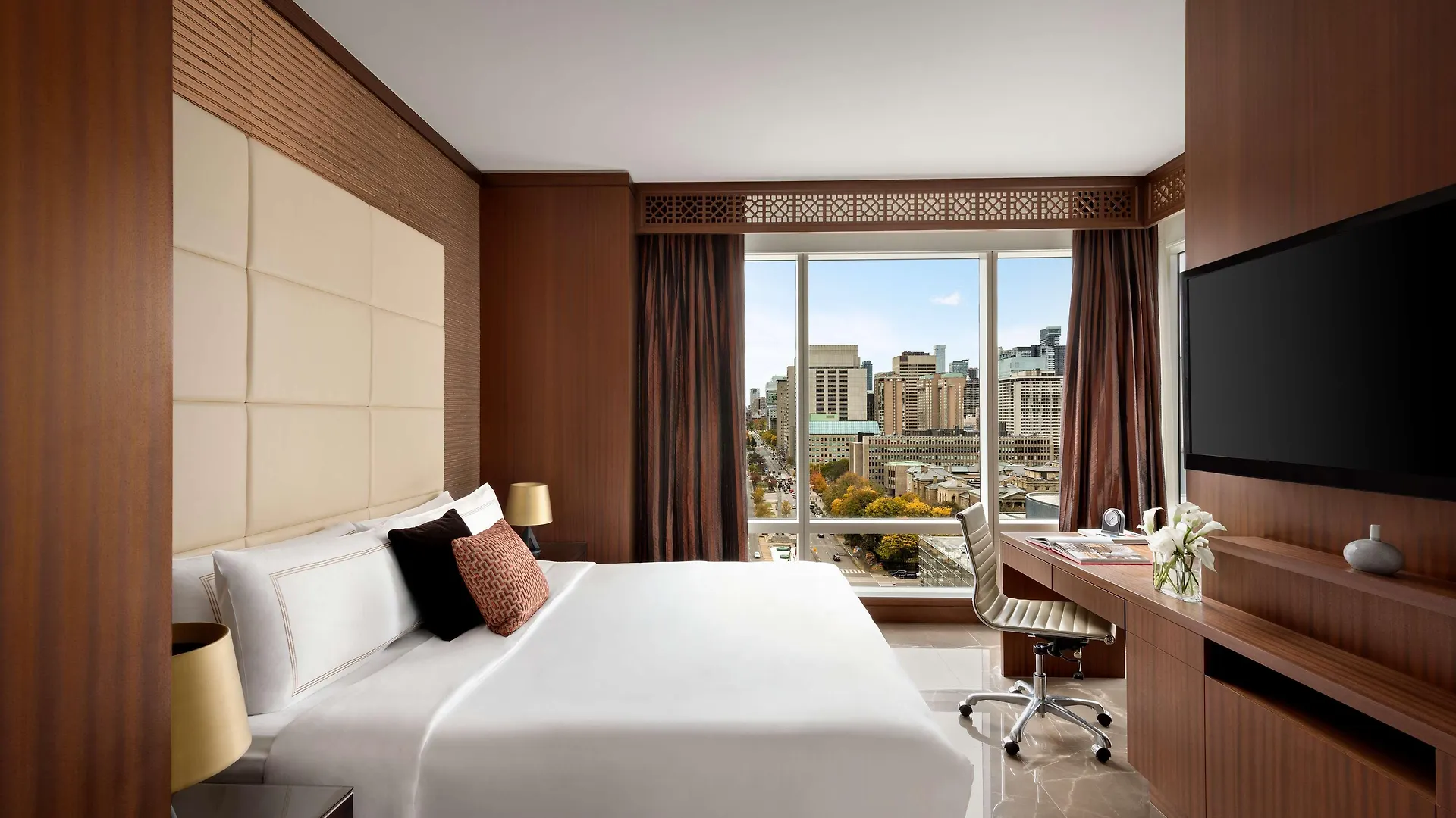Shangri-La Toronto 5*,